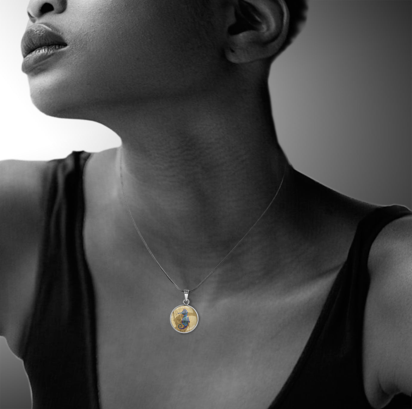 BRONWEN SEAHORSE XS CIRCLE PENDANT ON A CHAIN NECKLACE - M146 - in Circle Box