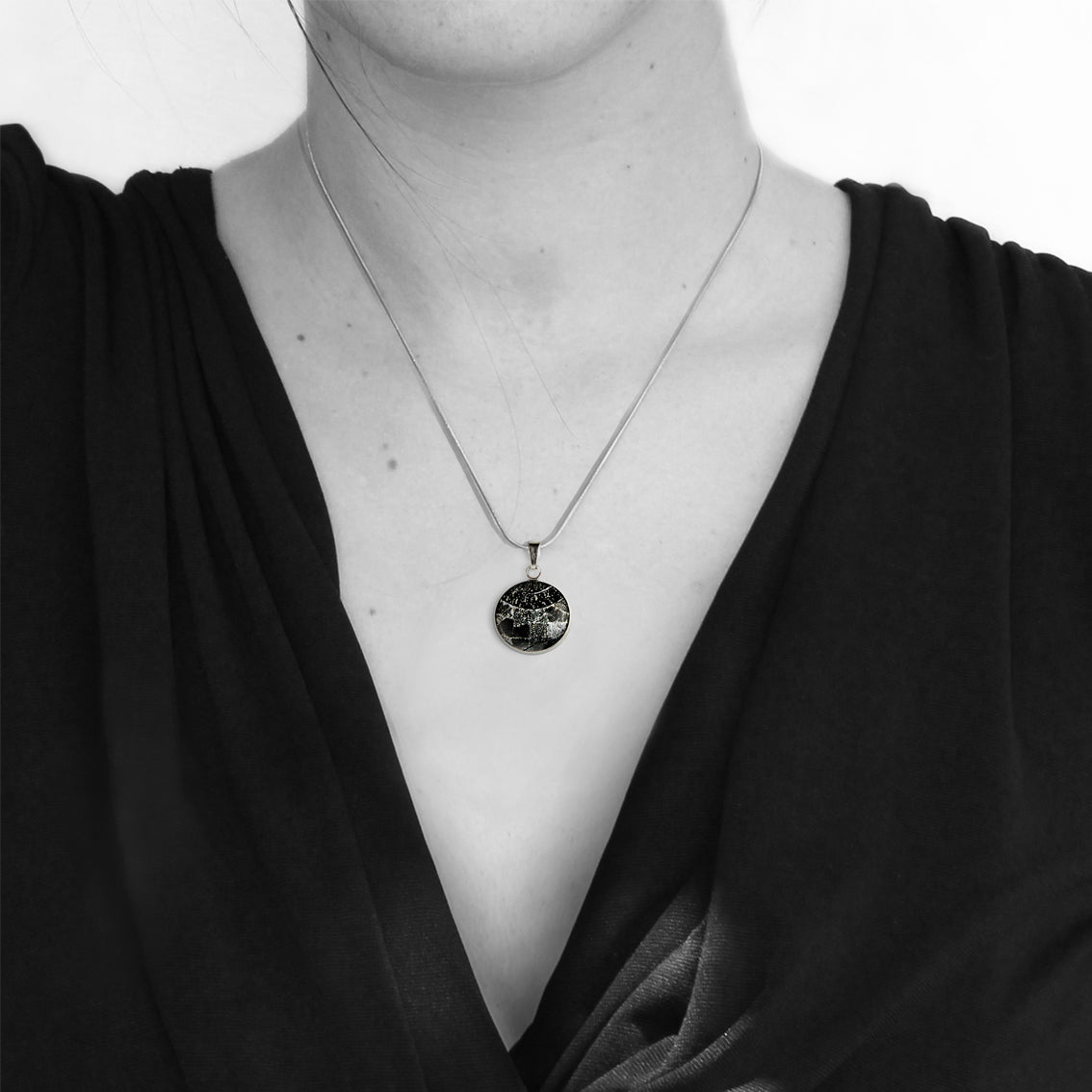 CORINNE SILVER AND BLACK XS CIRCLE PENDANT ON A CHAIN NECKLACE - SD251 - in Circle Box