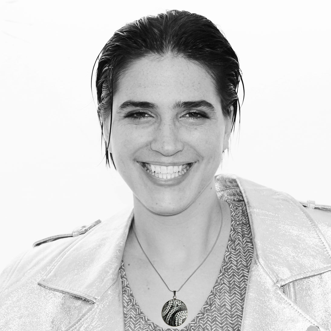 FABRIANNE SILVER AND BLACK CIRCLE PENDANT ON A CHAIN NECKLACE - SD351 - in Circle Box