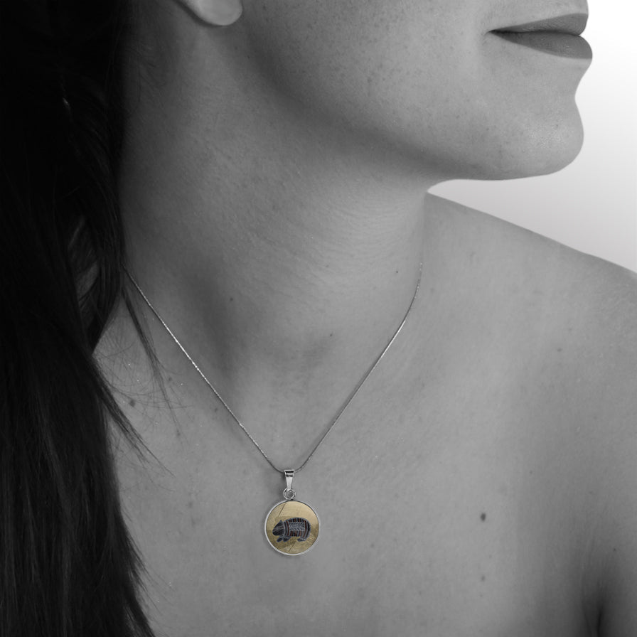 GAVIN WOMBAT XS CIRCLE PENDANT ON A CHAIN NECKLACE - M149 - in Circle Box