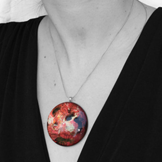 LAVA FLOODING ORANGE AND RED LARGE CIRCLE PENDANT ON A CHAIN NECKLACE - D520