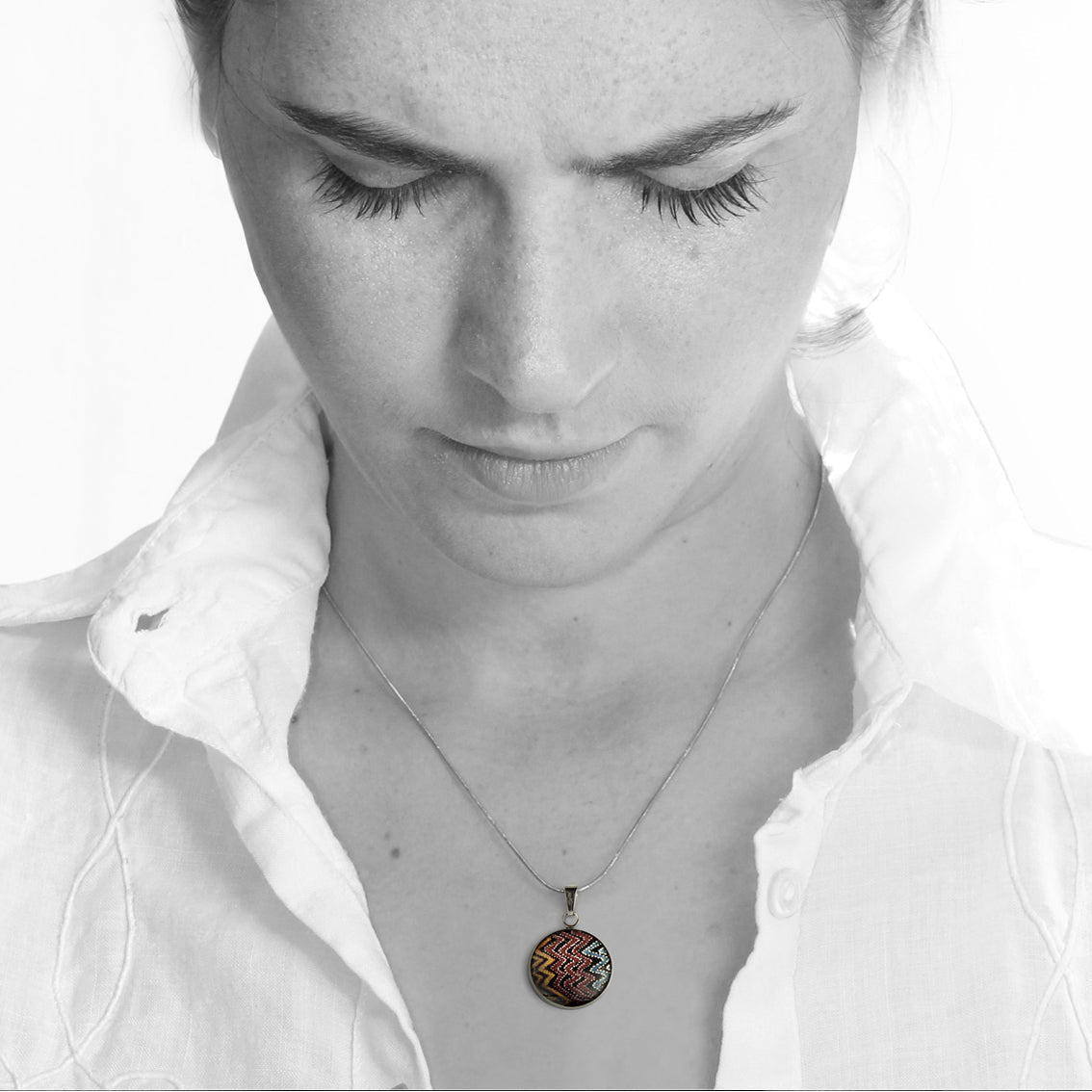 PAULINE GALLAGHER DESERT EARTHY COLORS XS CIRCLE PENDANT ON A CHAIN NECKLACE - SD071 - in Circle Box