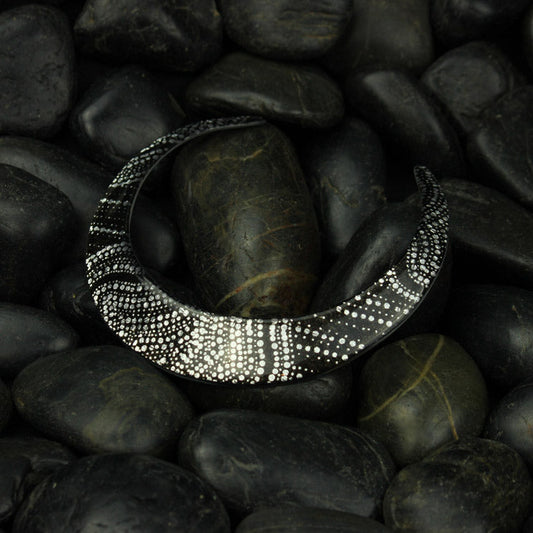 ATHENA BLACK AND WHITE ADJUSTABLE FITTED NECKLACE - D326