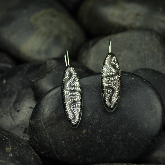 ATHENA BLACK AND WHITE DANGLE DROP LONG EARRINGS - D304