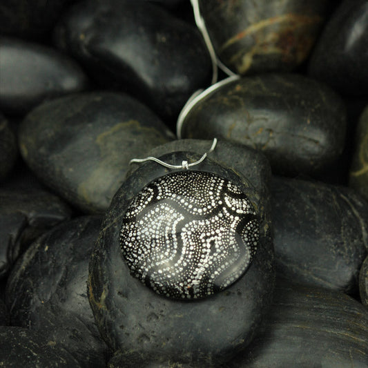 ATHENA BLACK AND WHITE LARGE CIRCLE PENDANT ON A CHAIN NECKLACE - D315