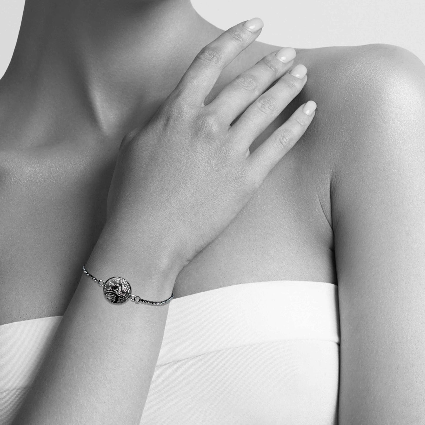 ATHENA BLACK AND WHITE CHAIN BRACELET - B113