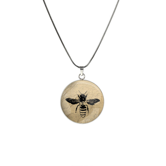 BEE CIRCLE PENDANT ON A CHAIN NECKLACE - MFY281S - on Satchel