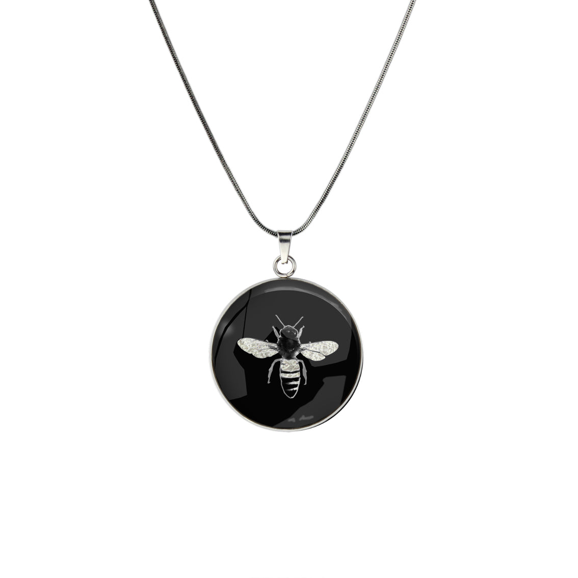 BEE CIRCLE PENDANT ON A CHAIN NECKLACE - MFY281 - in Circle Box