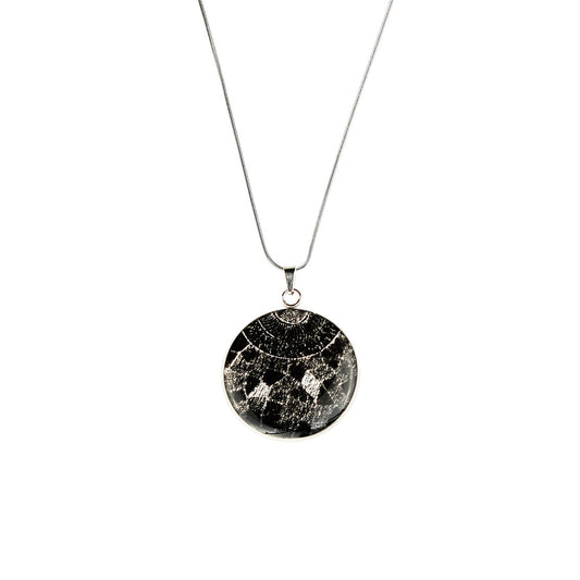 CORINNE SILVER AND BLACK CIRCLE PENDANT ON A CHAIN NECKLACE - SD252S - on Satchel