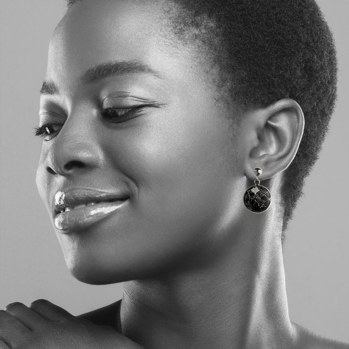 DANDLE DROP CORINNE CIRCLE SILVER AND BLACK EARRINGS - SD245 - in Circle Box