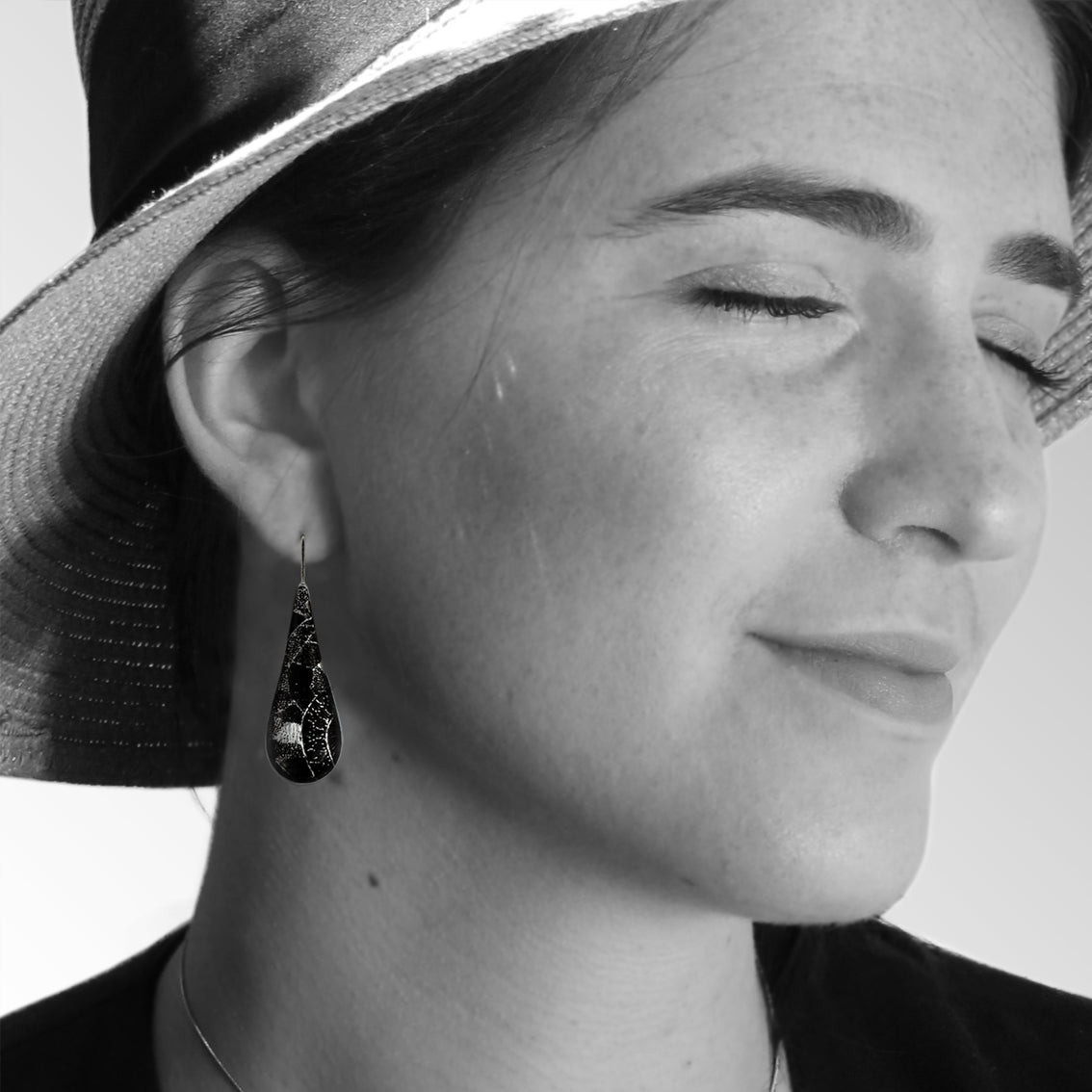 DANDLE DROP CORINNE LARGE SILVER AND BLACK EARRINGS - SD248