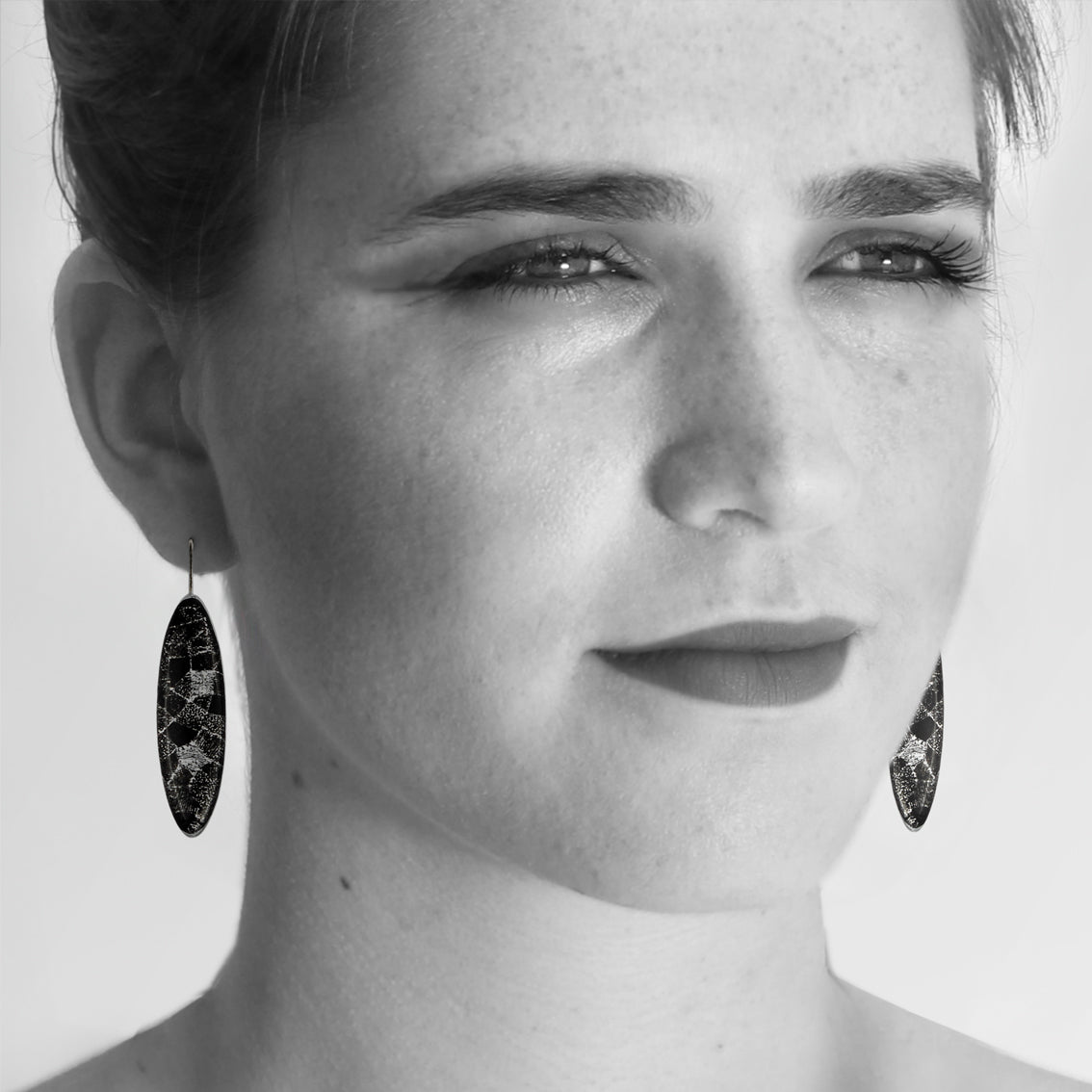 DANDLE DROP CORINNE LONG SILVER AND BLACK EARRINGS - SD247