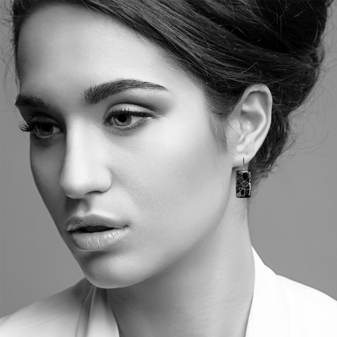 DANDLE DROP CORINNE SMALL RECTANGLE SILVER AND BLACK EARRINGS - SD246