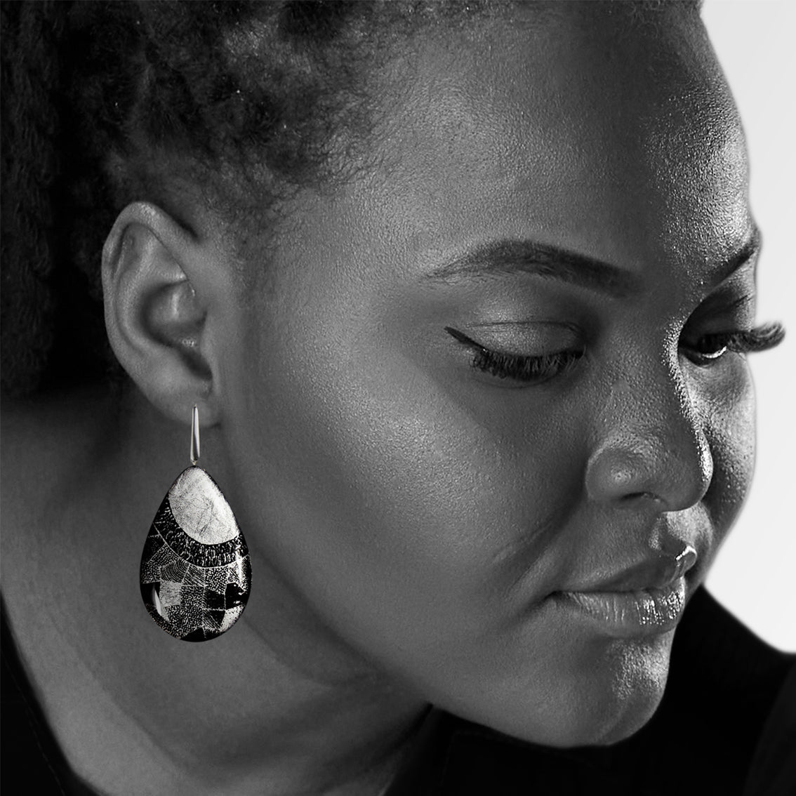 DANDLE DROP CORINNE STATEMENT XXL SILVER AND BLACK EARRINGS - SD250