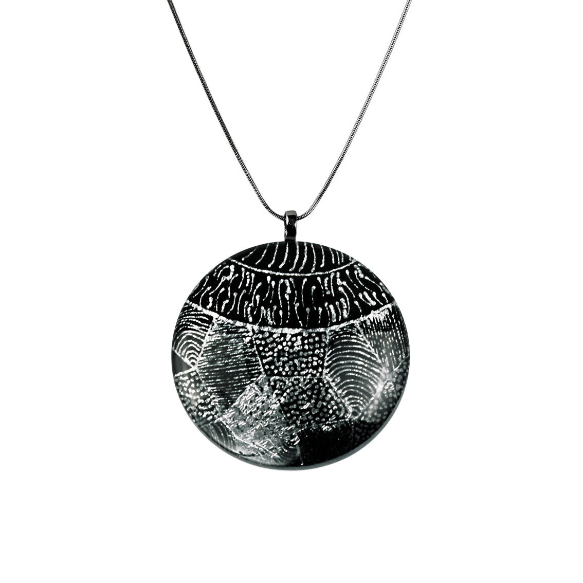 CORINNE SILVER AND BLACK LARGE CIRCLE PENDANT ON A CHAIN NECKLACE - SD255