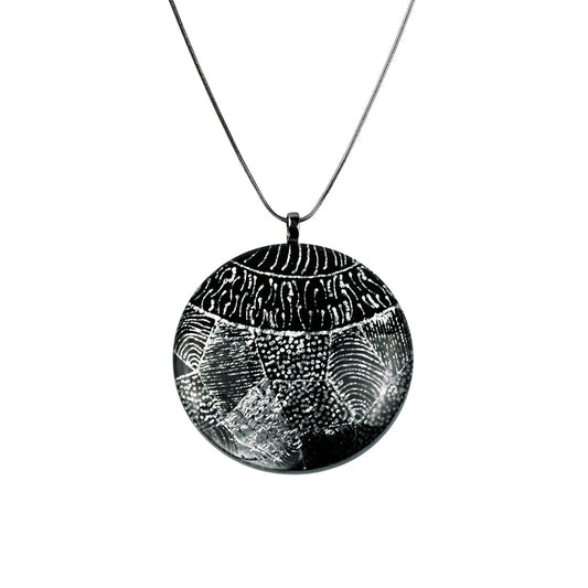 CORINNE SILVER AND BLACK LARGE CIRCLE PENDANT ON A CHAIN NECKLACE - SD255