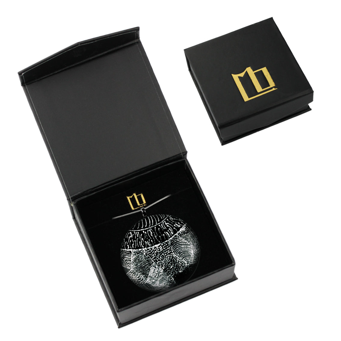 CORINNE SILVER AND BLACK LARGE CIRCLE PENDANT ON A CHAIN NECKLACE - SD255