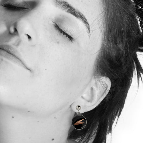 CROCODILE DANGLE DROP CIRCLE EARRINGS - MFY191 - in Circle Box