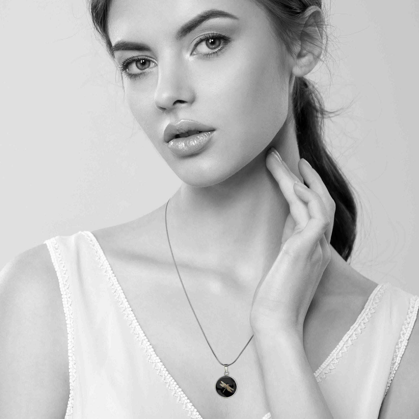 DRAGONFLY XS CIRCLE PENDANT ON A CHAIN NECKLACE - MFY288S - on Satchel