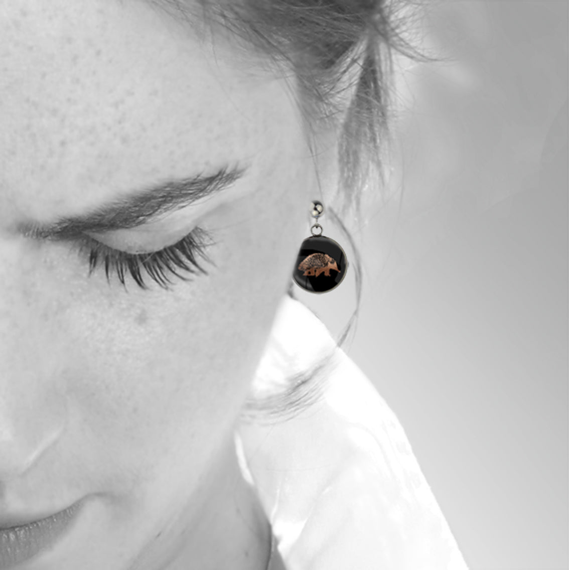 ECHIDNA DANGLE DROP CIRCLE EARRINGS - MFY173 - in Circle Box