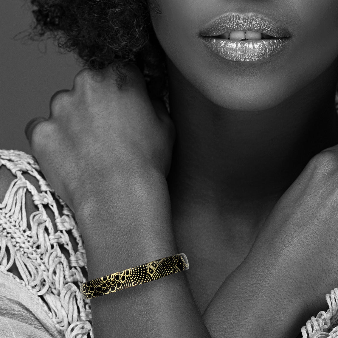 ELSIE GOLD AND BLACK ADJUSTABLE MINI  BRACELET - SD234