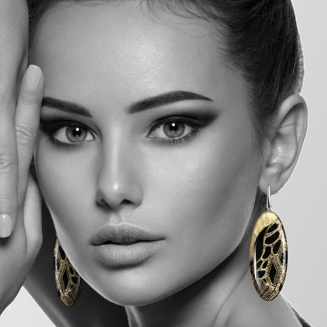 DANDLE DROP ELSIE STATEMENT XXL GOLD AND BLACK OVAL EARRINGS - SD222