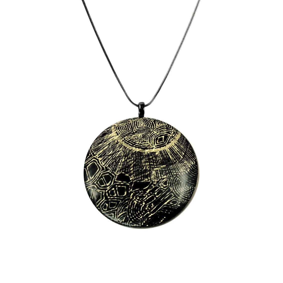 ELSIE GOLD AND BLACK LARGE CIRCLE PENDANT ON A CHAIN NECKLACE - SD230