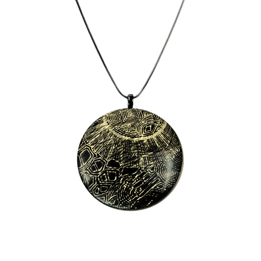 ELSIE GOLD AND BLACK LARGE CIRCLE PENDANT ON A CHAIN NECKLACE - SD230