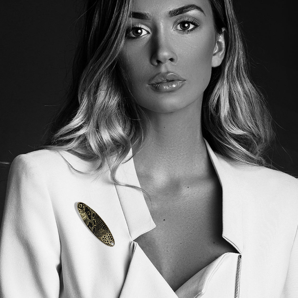 ELSIE GOLD AND BLACK STATEMENT BROOCH - SD241