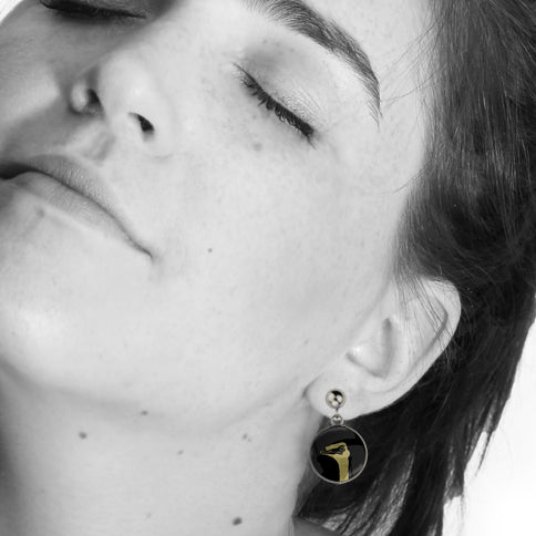 EMU CLOSE-UP DANGLE DROP CIRCLE EARRINGS - MFY217 - in Circle Box