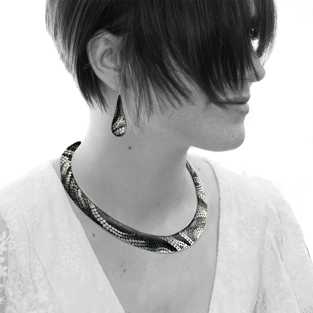 FABRIANNE SILVER AND BLACK ADJUSTABLE FITTED NECKLACE - SD355