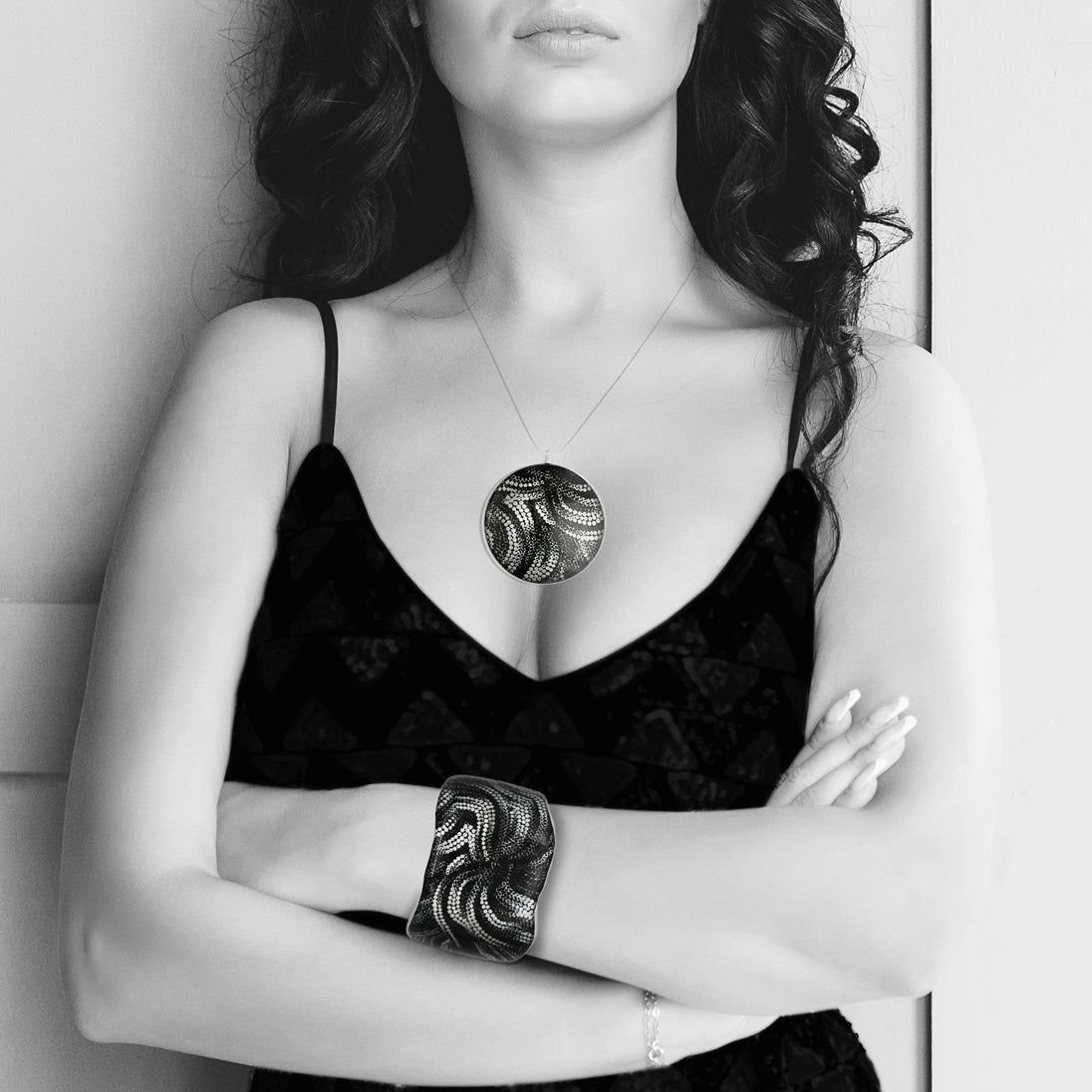 FABRIANNE SILVER AND BLACK ADJUSTABLE STATEMENT BRACELET - SD358