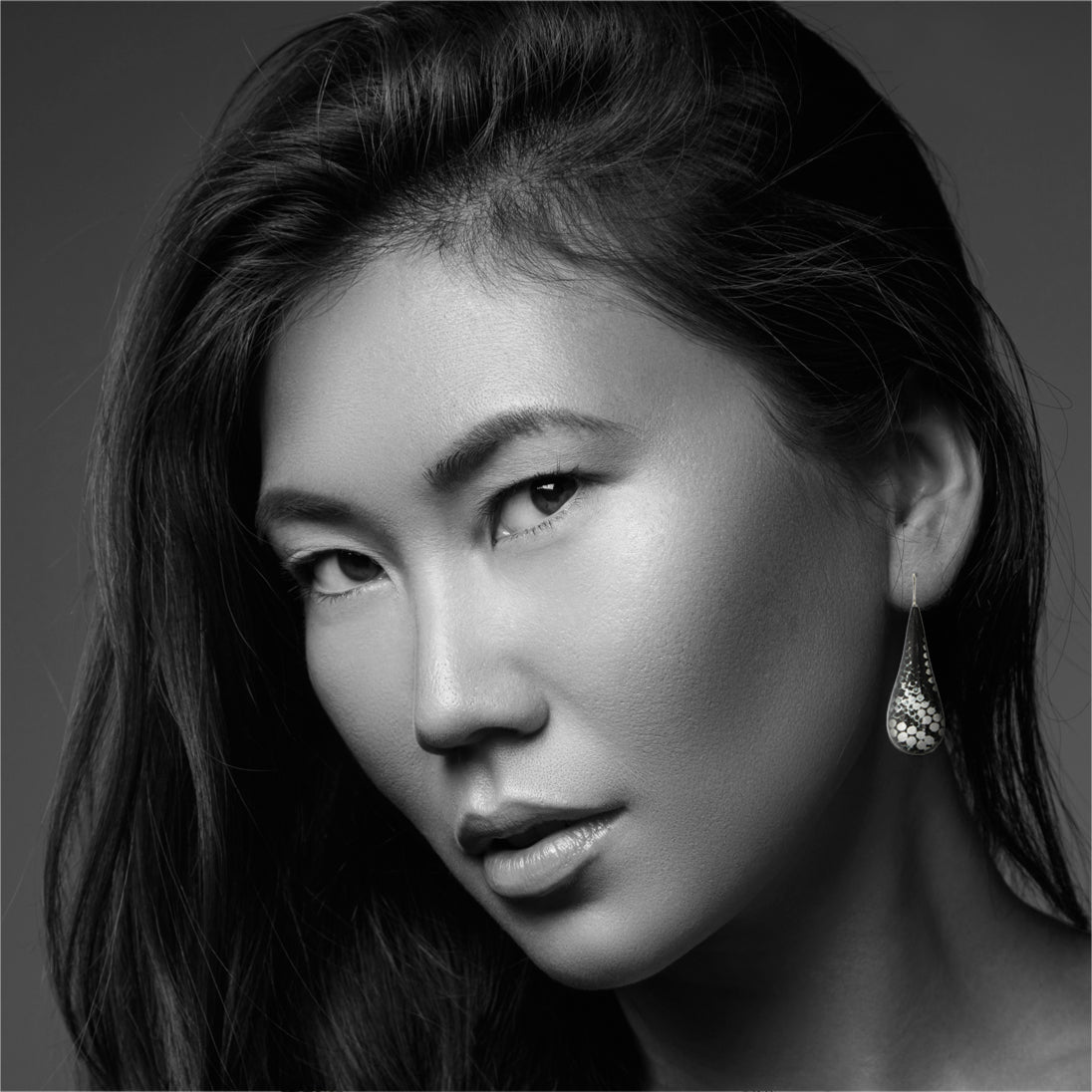 DANDLE DROP FABRIANNE LARGE SILVER AND BLACK EARRINGS - SD347