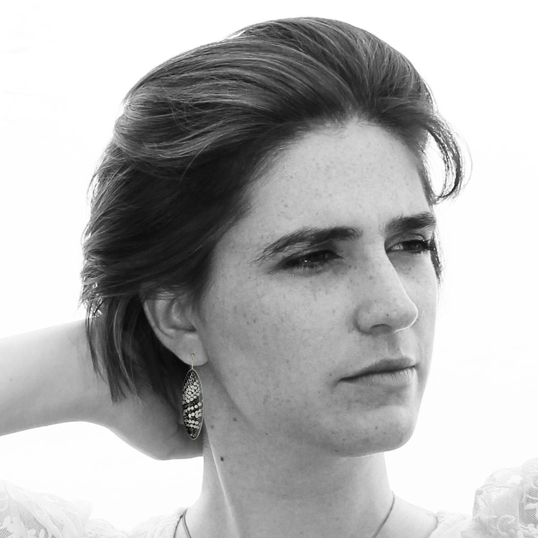 DANDLE DROP FABRIANNE LONG SILVER AND BLACK EARRINGS - SD346