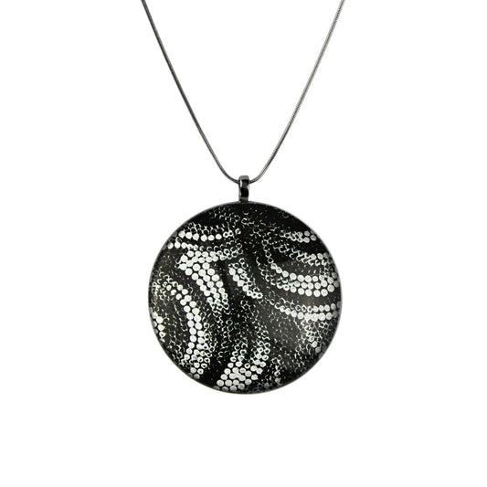 FABRIANNE SILVER AND BLACK LARGE CIRCLE PENDANT ON A CHAIN NECKLACE - SD353
