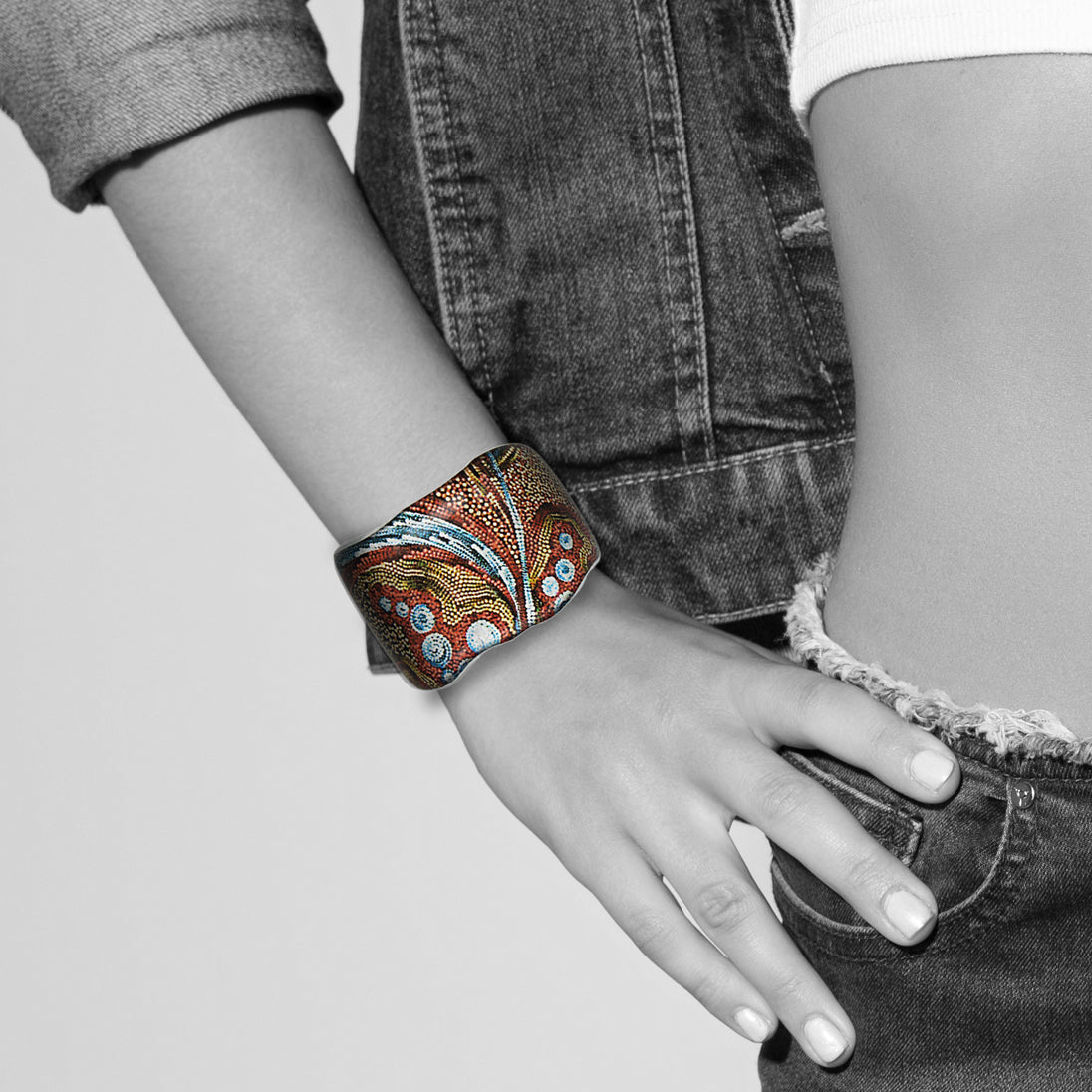 FABRIANNE MULTICOLOR ADJUSTABLE STATEMENT BRACELET - SD375