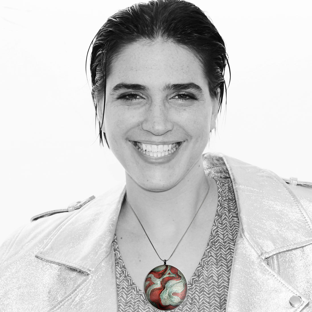 FABRIANNE RED AND SILVER LARGE CIRCLE PENDANT ON A CHAIN NECKLACE - SD337