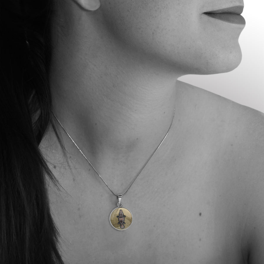 GAVIN PLATYPUS XS CIRCLE PENDANT ON A CHAIN NECKLACE - M152S - on Satchel