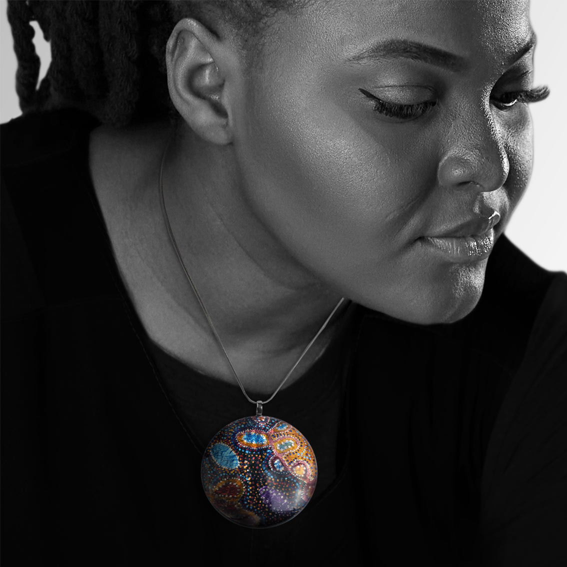 GAYLE ORANGE LARGE CIRCLE PENDANT ON A CHAIN NECKLACE - SD009