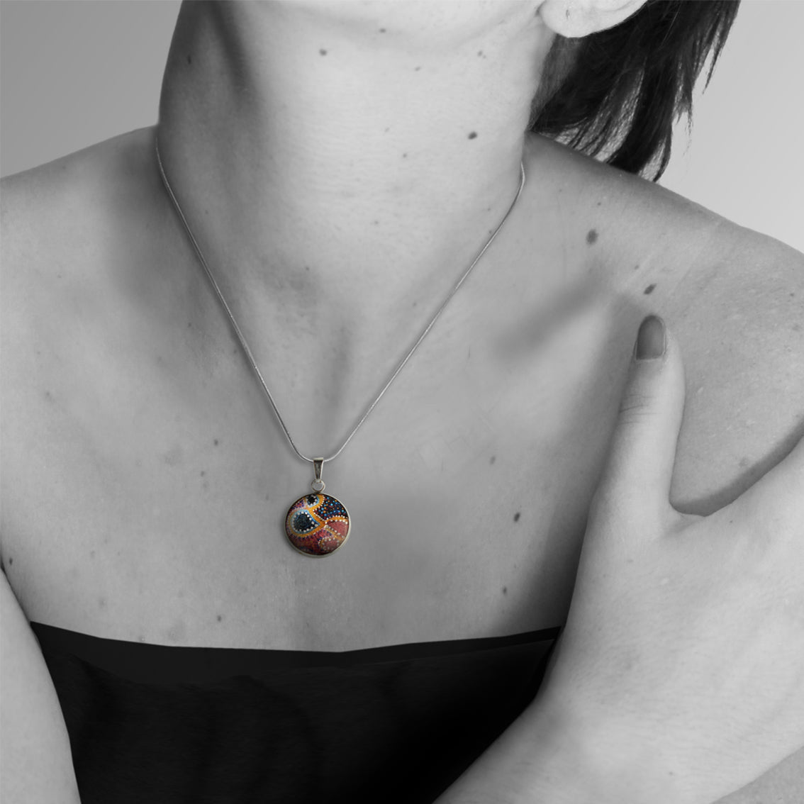 GAYLE ORANGE XS CIRCLE PENDANT ON A CHAIN NECKLACE - SD006 - in Circle Box