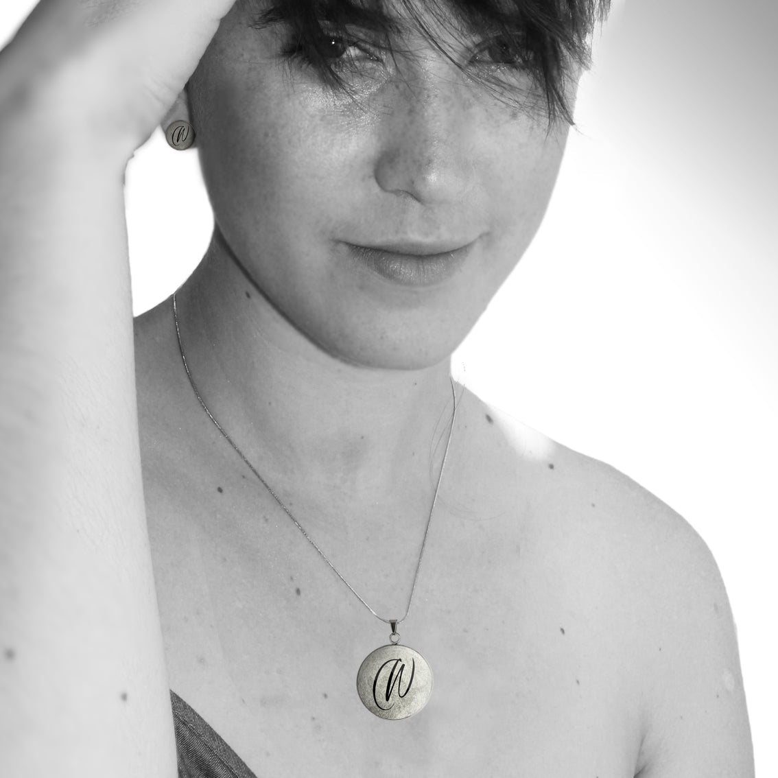 INITIAL CIRCLE PENDANT ON A CHAIN NECKLACE - MFY96S - on Satchel