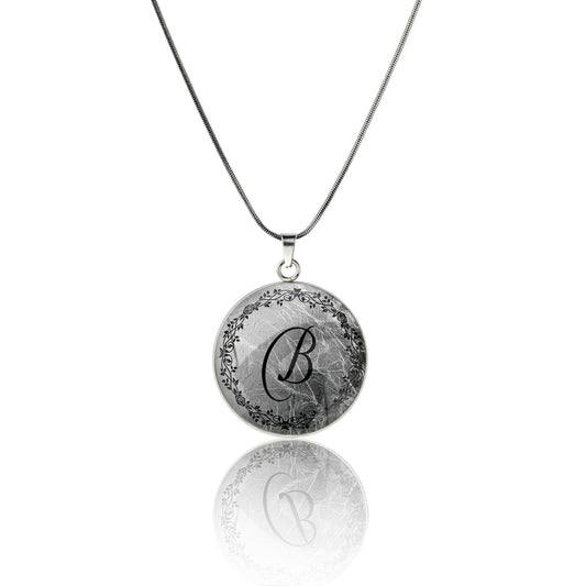 INITIAL CIRCLE PENDANT ON A CHAIN NECKLACE - MFY96 - in Circle Box