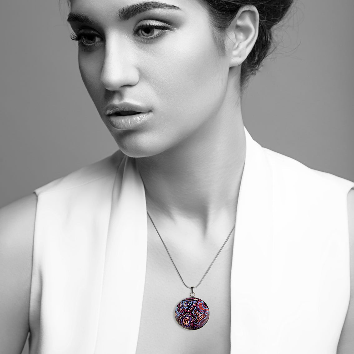 JOY PURPLE CIRCLE PENDANT ON A CHAIN NECKLACE - SD090S - on Satchel