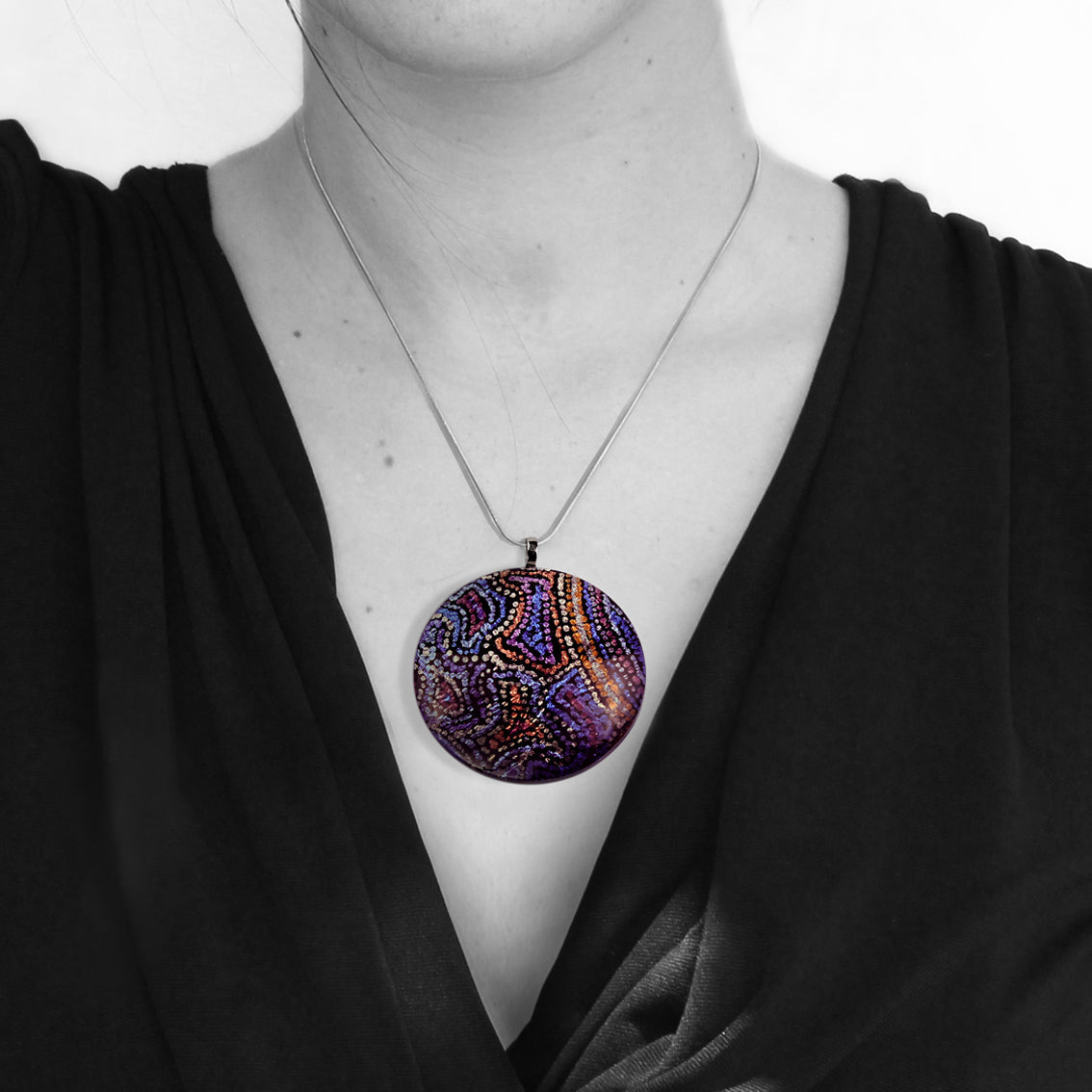 JOY PURPLE LARGE CIRCLE PENDANT ON A CHAIN NECKLACE - SD094