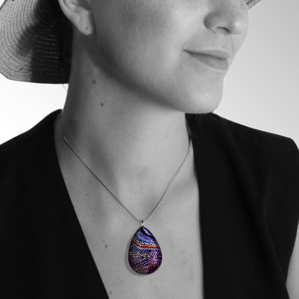 JOY PURPLE LARGE DROP PENDANT ON A CHAIN NECKLACE - SD093