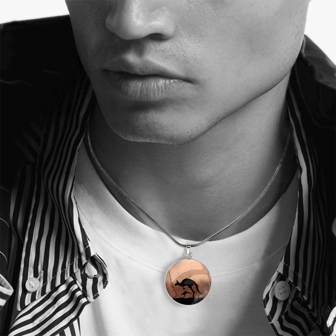 KANGAROO CIRCLE PENDANT ON A CHAIN NECKLACE - MFY140S - on Satchel