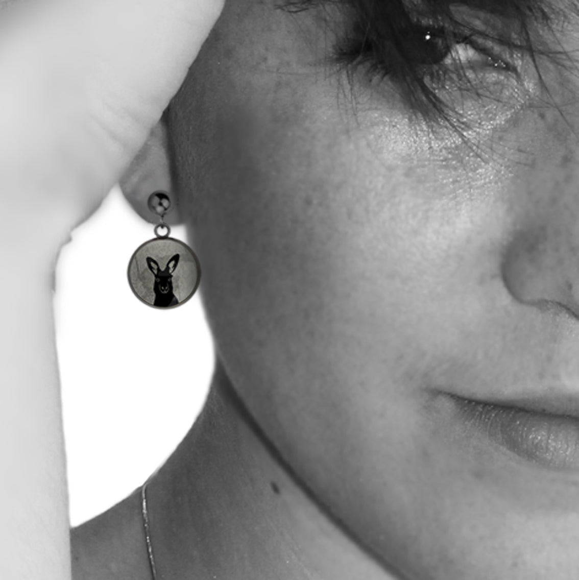 KANGAROO CLOSE-UP DANGLE DROP CIRCLE EARRINGS - MFY137S - on Satchel