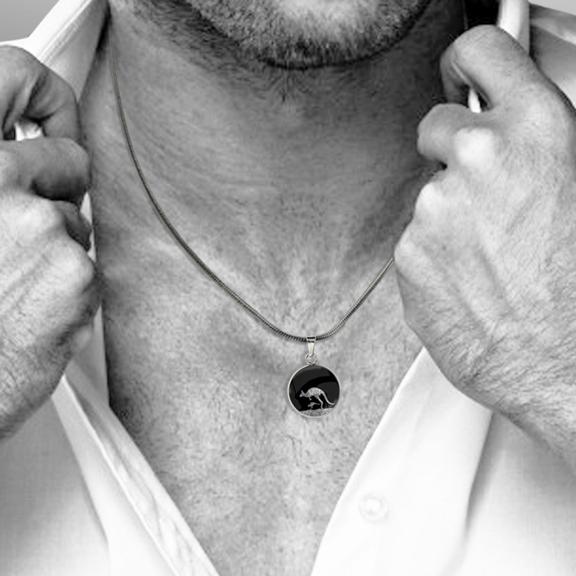 KANGAROO XS CIRCLE PENDANT ON A CHAIN NECKLACE - MFY139S - on Satchel