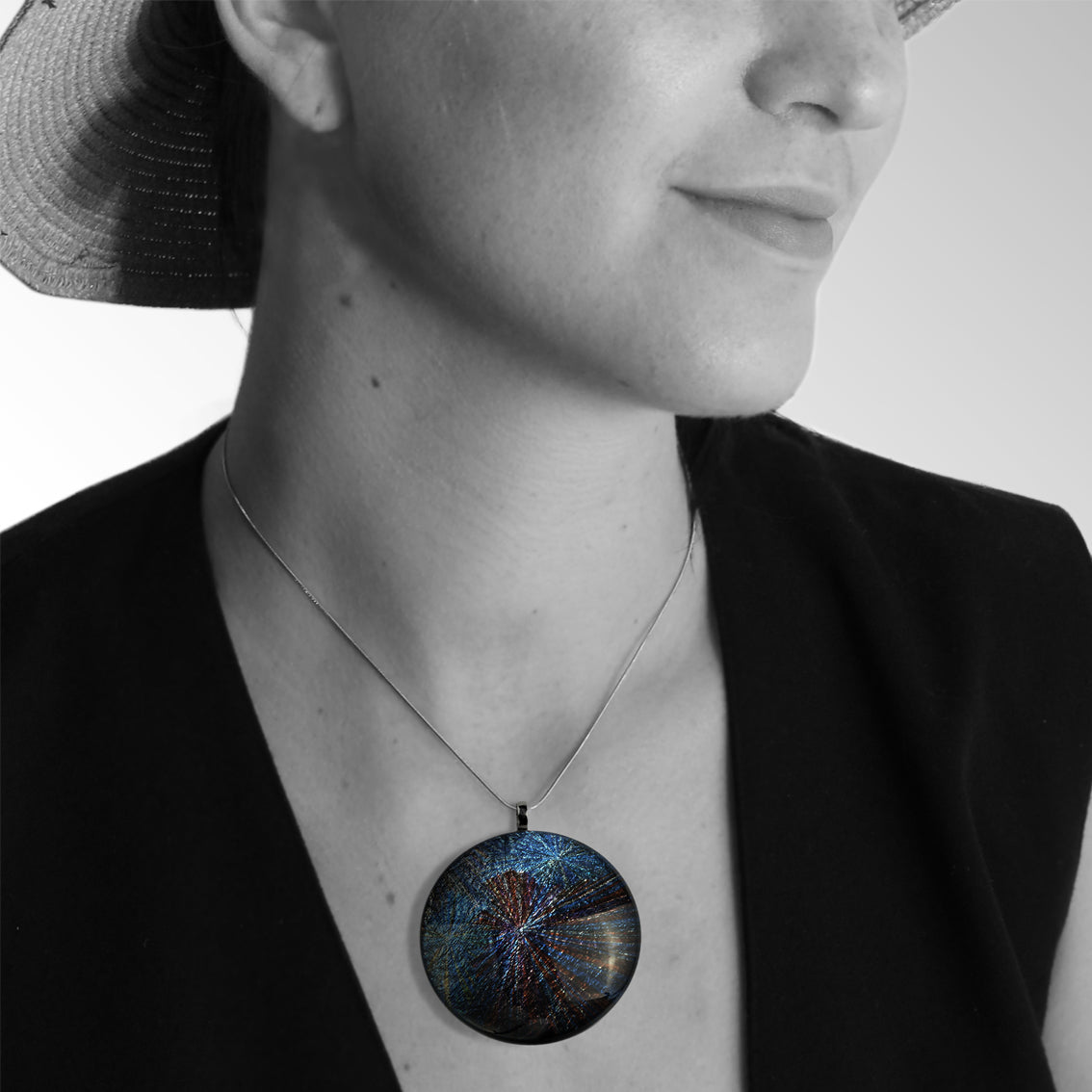 WOMAN SEA STORY BLUE LARGE CIRCLE PENDANT ON A CHAIN NECKLACE - SD317