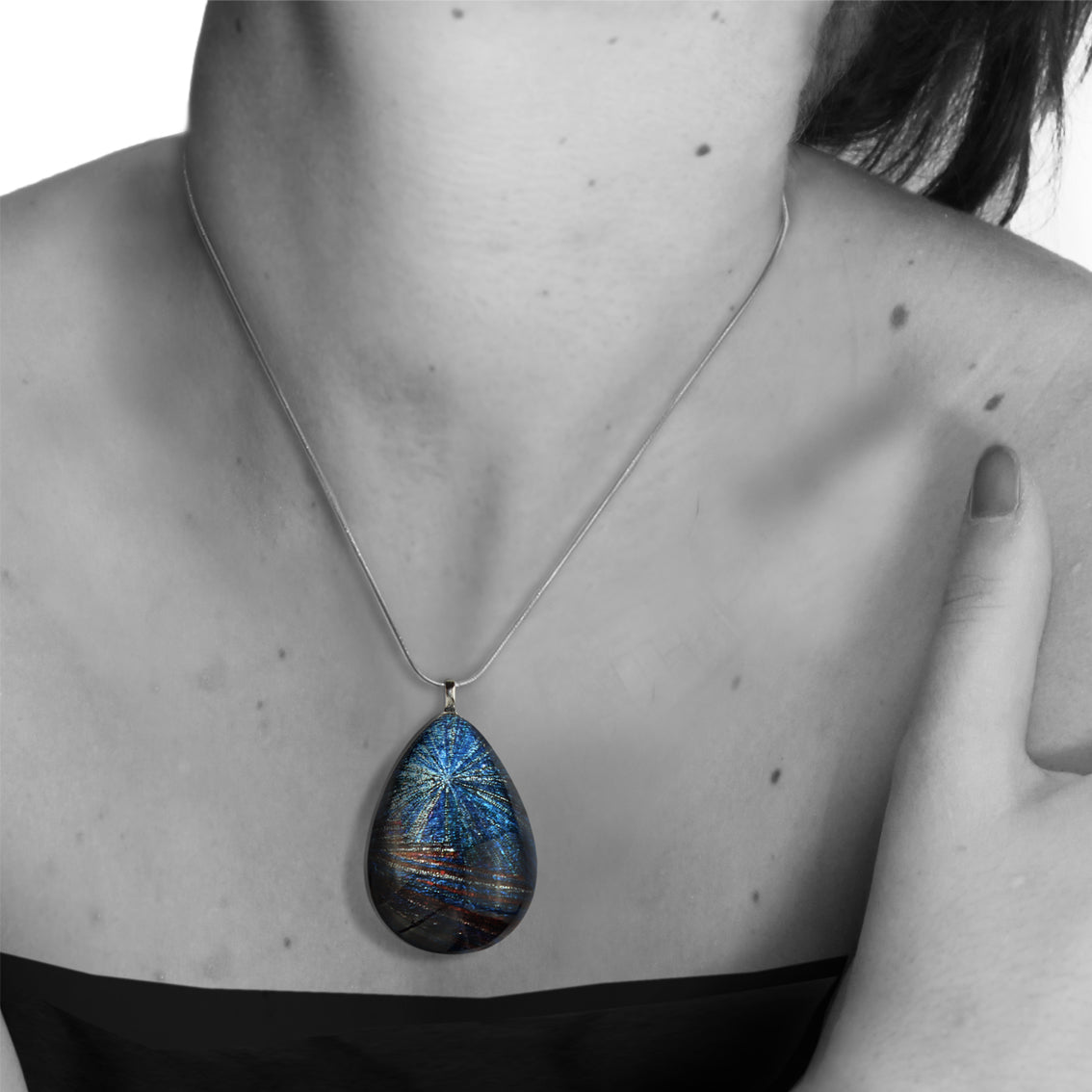 WOMAN SEA STORY BLUE LARGE DROP PENDANT ON A CHAIN NECKLACE - SD316